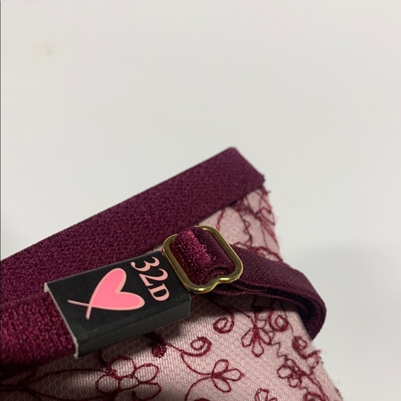 Victoria’s Secret - 32D - 7133 Elegant Lace Bra in Burgundy - Picture 5 of 10